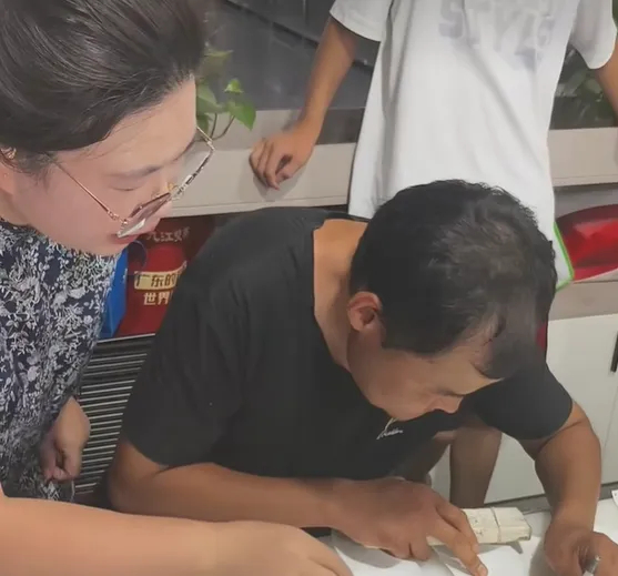 全國冠軍退役后:羅仁娟用假肢撐起殘友就業(yè)路 全國冠軍退役后:羅仁娟用假肢撐起殘友就業(yè)路
