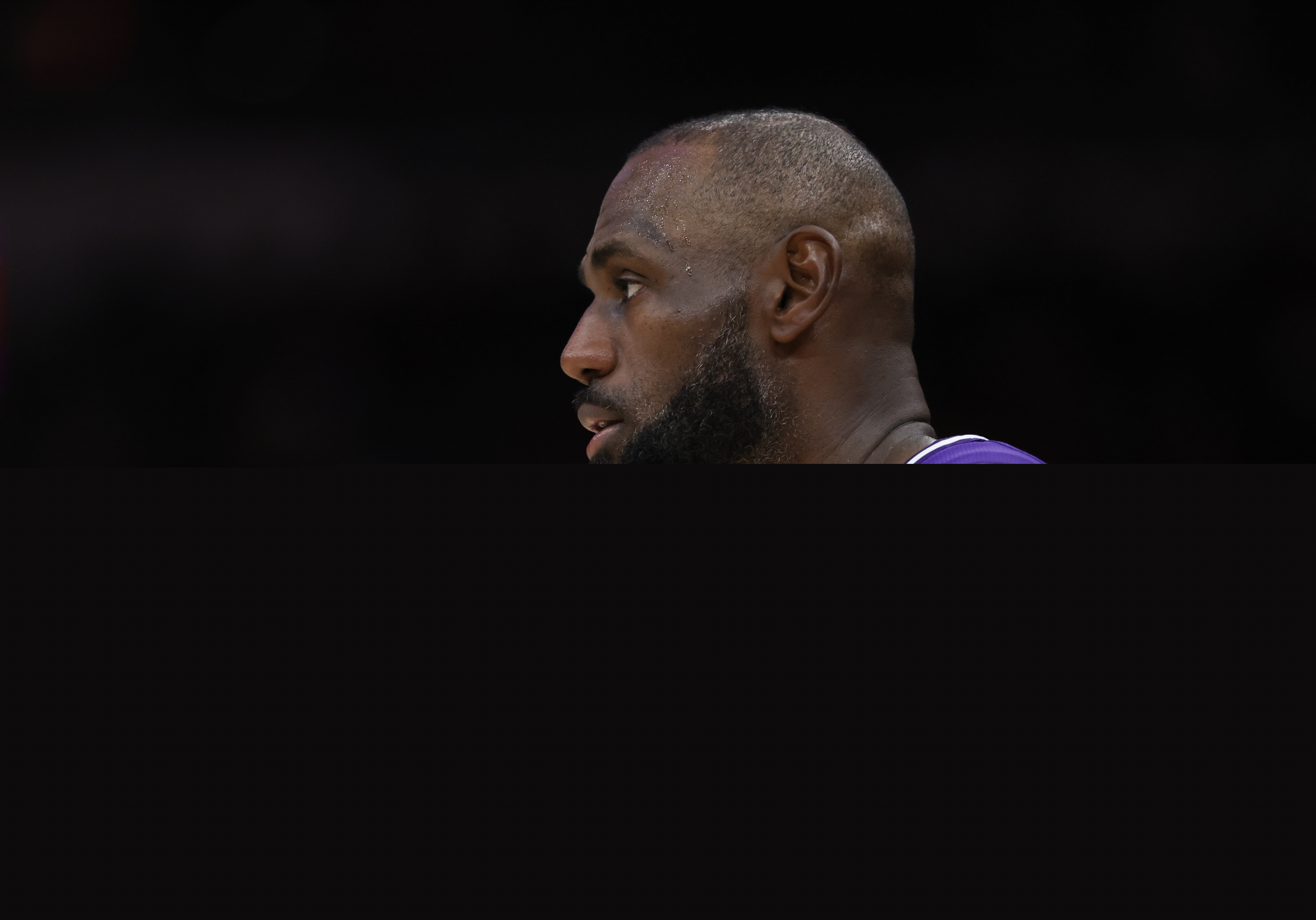 ESPN記者曝詹姆斯因勝場(chǎng)紀(jì)錄用球被送雷迪克怒離更衣室