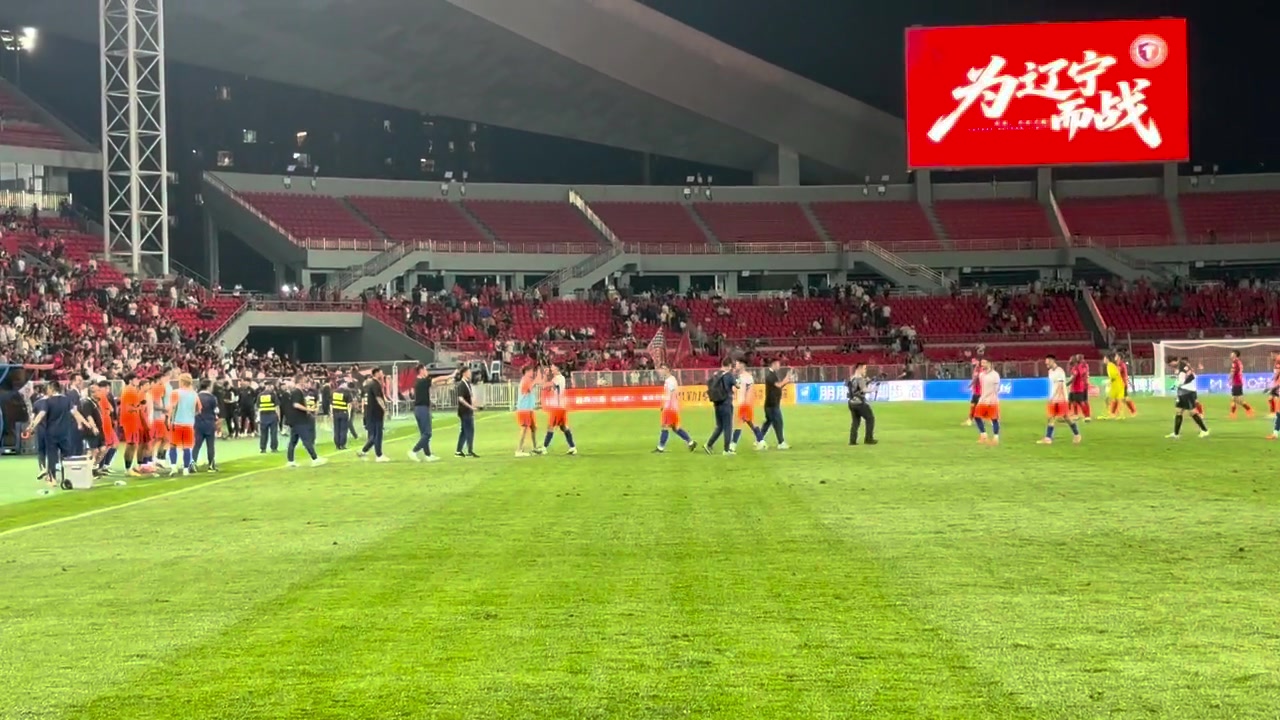 澤卡2射1傳，泰山客場(chǎng)5-1橫掃遼寧鐵人，賽后與遠(yuǎn)征軍互動(dòng)