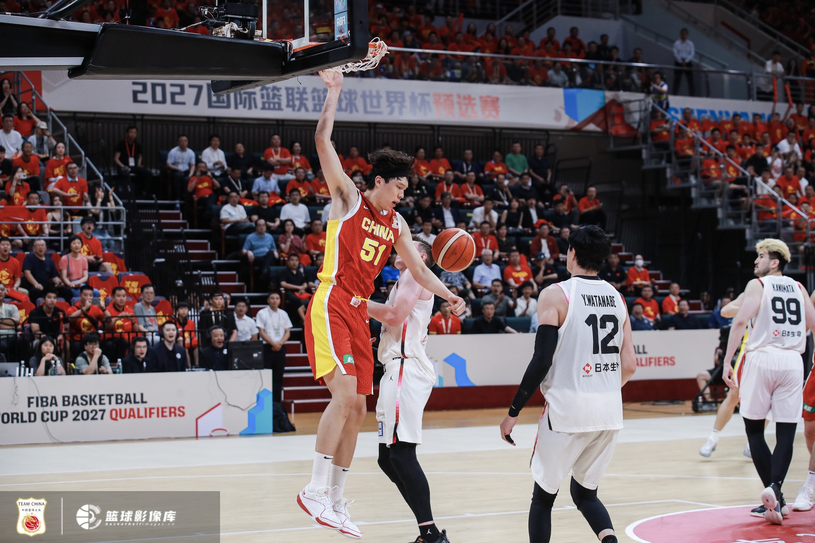 13分鐘9分7板5犯，楊瀚森對(duì)日本撞墻，G聯(lián)賽場(chǎng)均17+9成反差