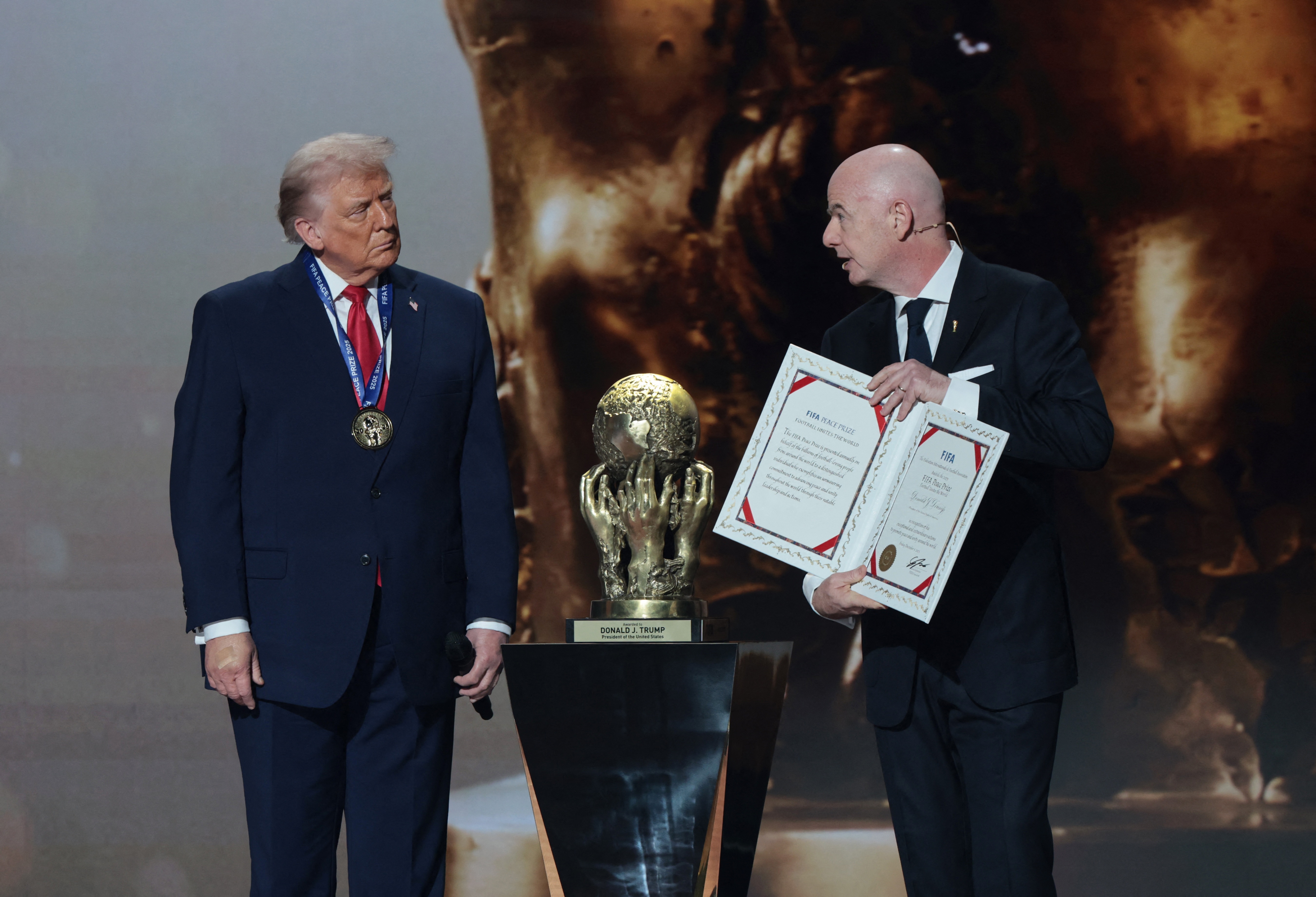 FIFA遭炮轟：C羅巴洛貢逃禁賽、阿根廷受益、特朗普獲獎(jiǎng)