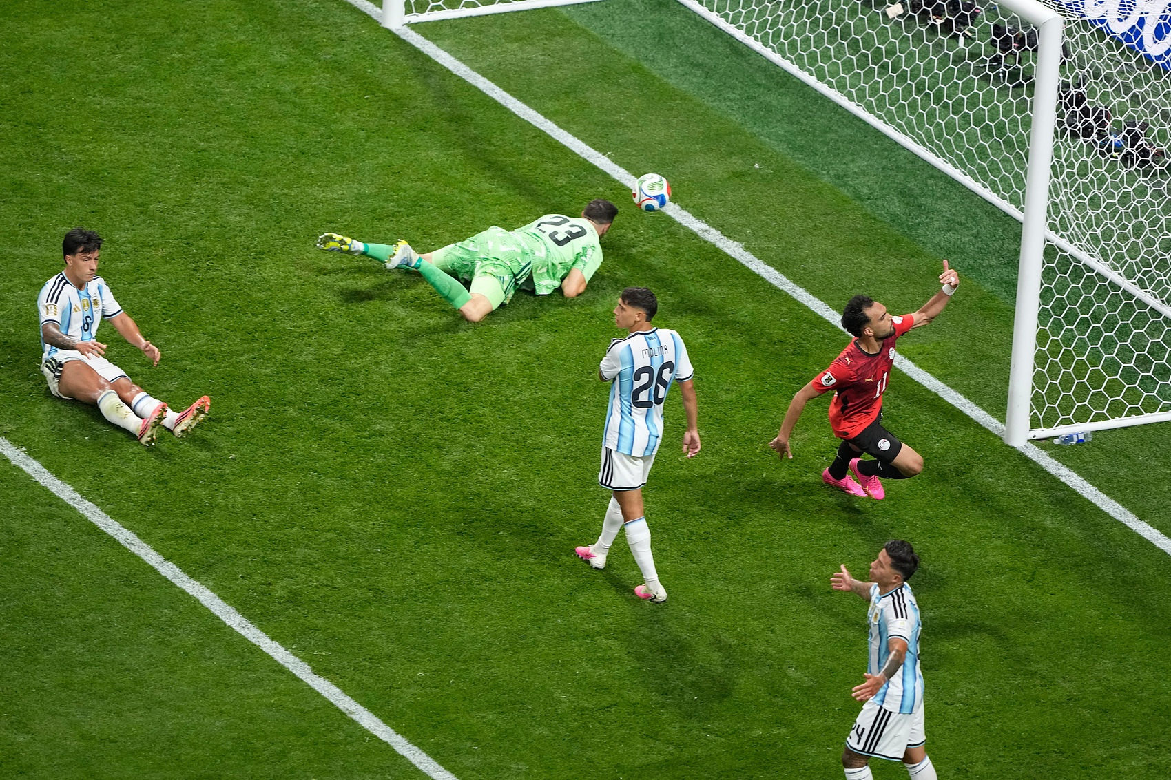 FIFA遭炮轟：C羅巴洛貢逃禁賽、阿根廷受益、特朗普獲獎(jiǎng)
