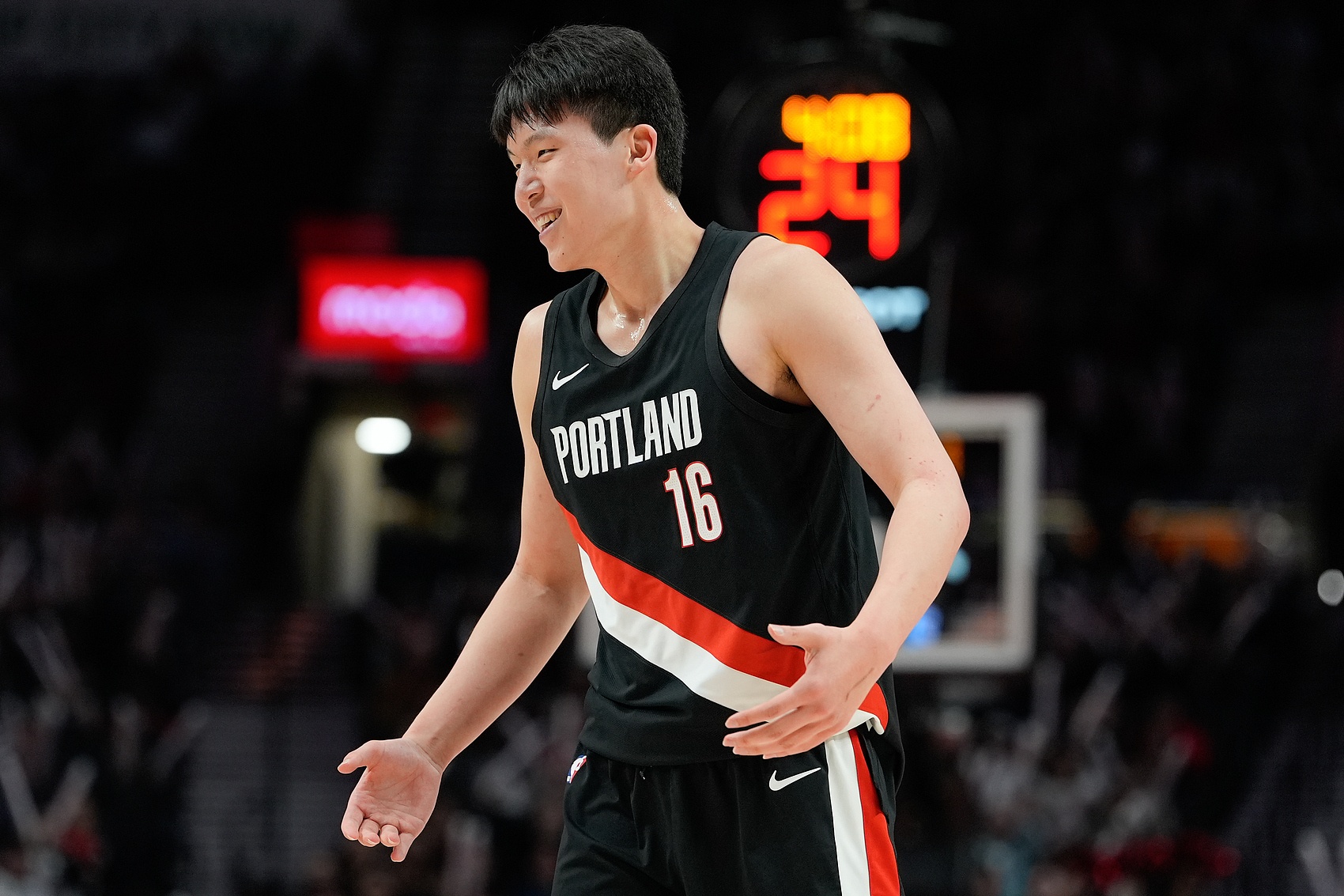 拓媒:楊瀚森需與利拉德莫蘭特建立雙人配合 霍勒迪慢速打法可作參照 拓媒:楊瀚森需與利拉德莫蘭特建立雙人配合 霍勒迪慢速打法可作參照