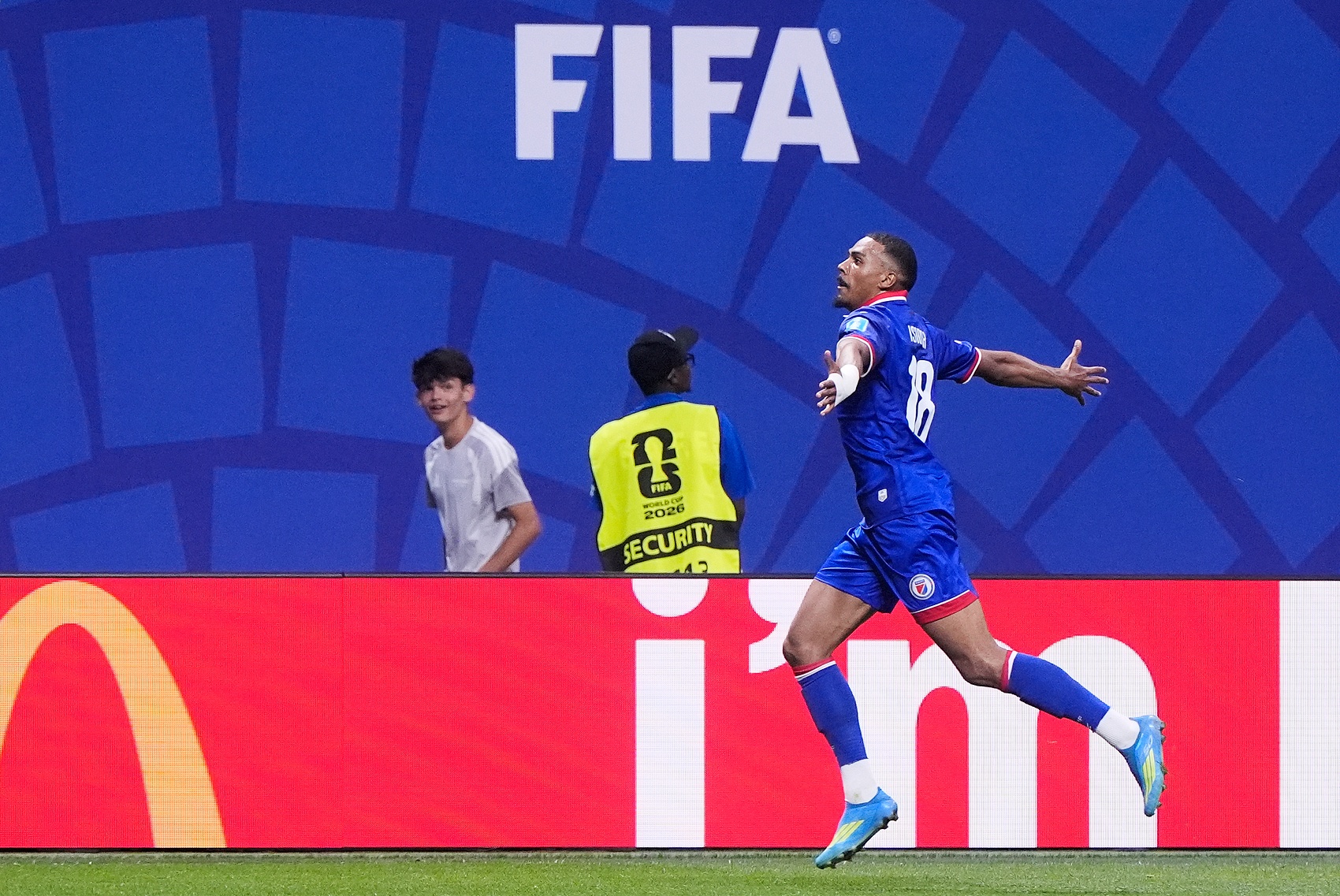 FIFA官方公布世界杯最佳進球12候選：費蘭決賽絕殺領銜，梅西姆巴佩在列