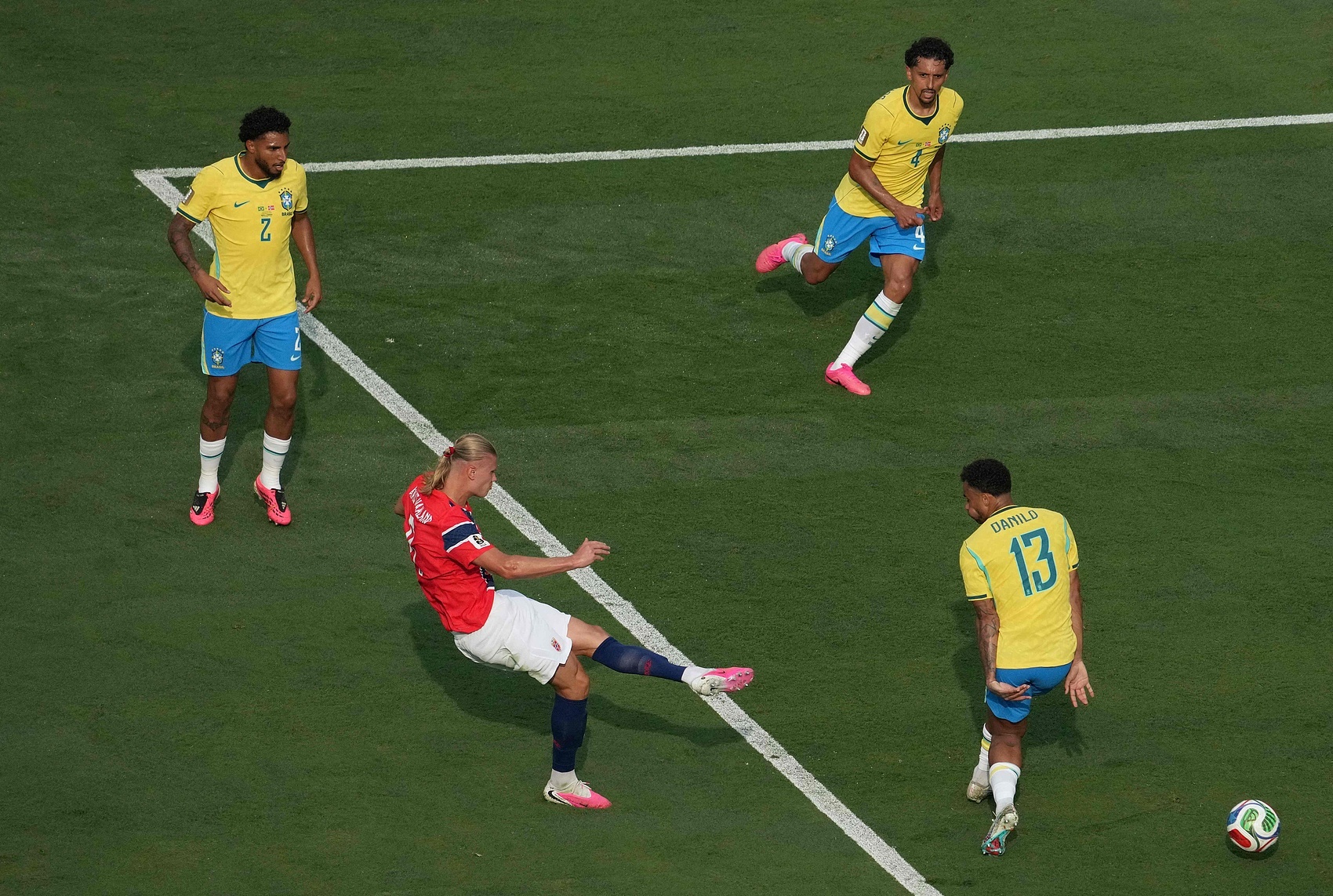 FIFA官方公布世界杯最佳進球12候選：費蘭決賽絕殺領銜，梅西姆巴佩在列