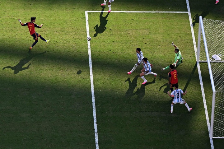 FIFA官方公布世界杯最佳進球12候選：費蘭決賽絕殺領銜，梅西姆巴佩在列