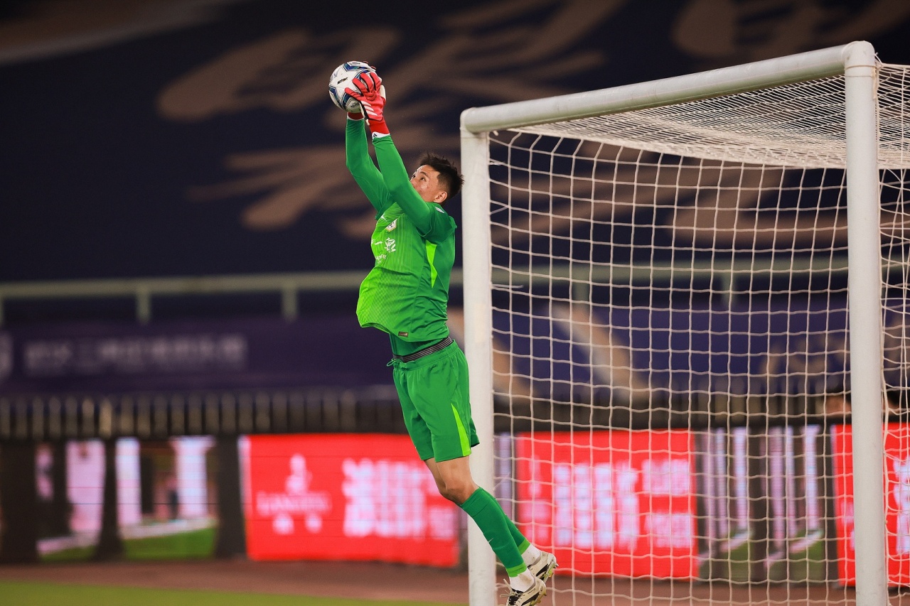 22歲于金永常規(guī)時間撲點+點球大戰(zhàn)兩撲點 泰山6-5三鎮(zhèn)晉級8強