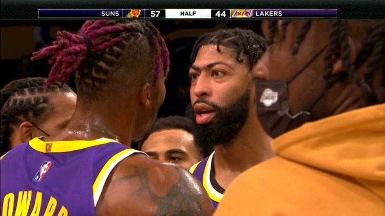 賭城拳影：阿德巴約擊打希羅面部 盤點NBA隊友反目恩怨史