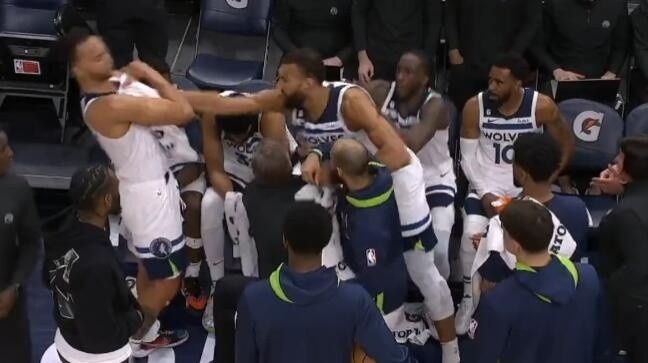 賭城拳影：阿德巴約擊打希羅面部 盤點NBA隊友反目恩怨史