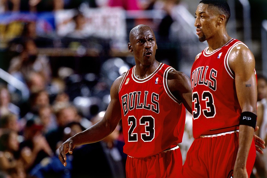 賭城拳影：阿德巴約擊打希羅面部 盤點NBA隊友反目恩怨史