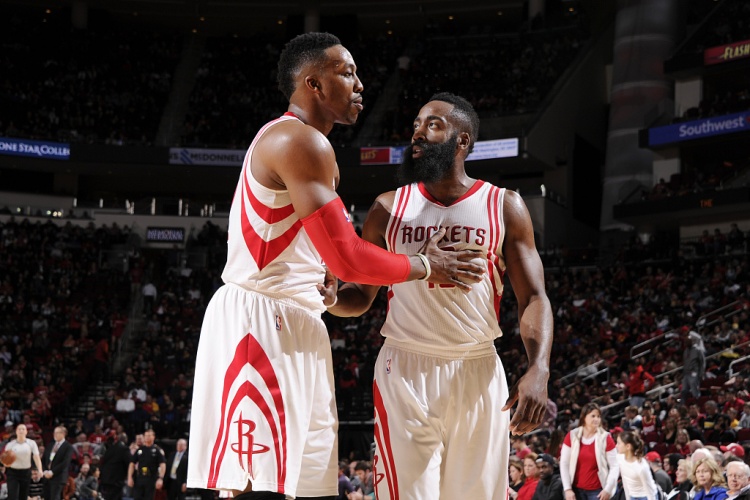 賭城拳影：阿德巴約擊打希羅面部 盤點NBA隊友反目恩怨史