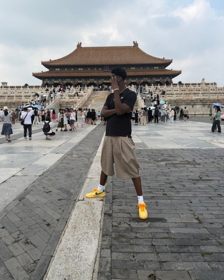 迪班薩曬中國行照片:到了中國讓我看得更清楚了一些 迪班薩曬中國行照片:到了中國讓我看得更清楚了一些