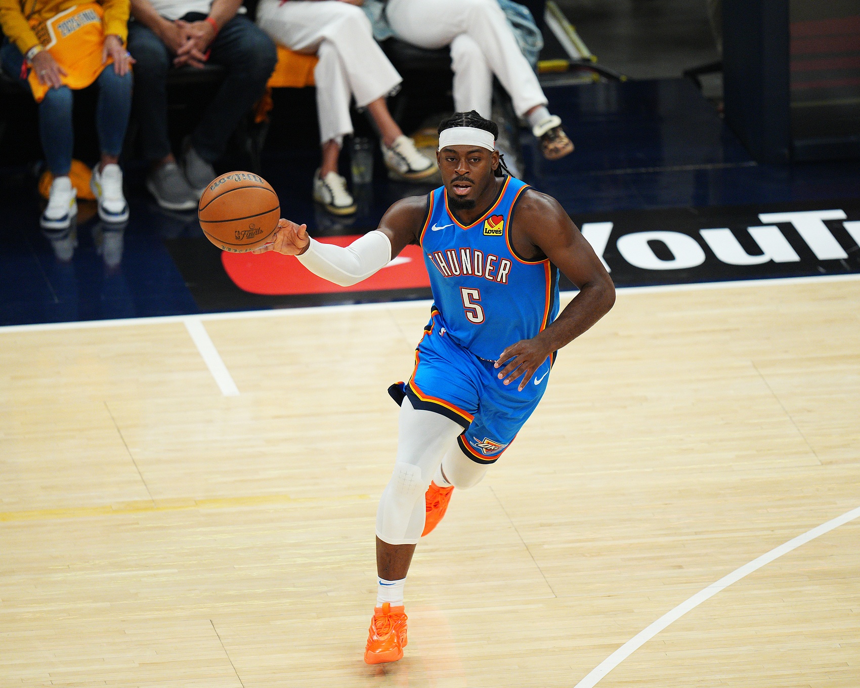 詹姆斯加盟76人躍升第5，雷霆馬刺尼克斯居前三，NBA休賽期實(shí)力榜巨震